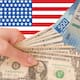 El dólar pierde ligeramente terreno este sábado 4 de octubre de 2025 y así cotiza el tipo de cambio