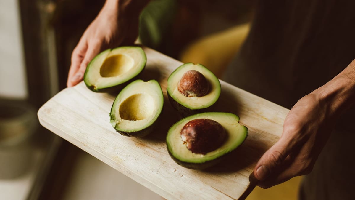 El aguacate aún se considera un producto de lujo en México debido a sus precios más altos que los de otras frutas.
