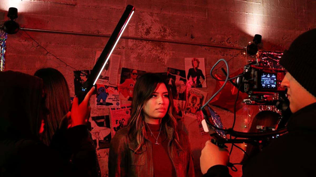 “Untether”, una producción que junta al talento local para abordar una problemática poco hablada dentro de las relaciones