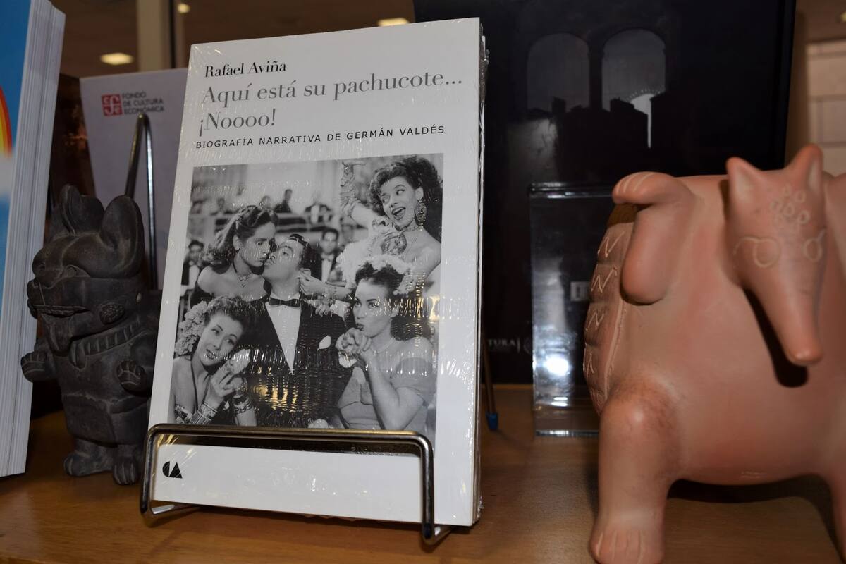 Recibe librería Educal-FCE del Cecut lote de libros sobre Tin Tan