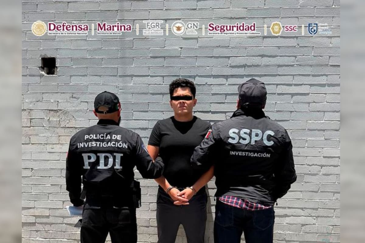 Cae en la Ciudad de México el líder de la red criminal Los Soto Jiménez tras años de cometer fraudes con vehículos de lujo mediante cheques sin fondos y documentos falsos en siete estados del país según confirmó el Gabinete de Seguridad