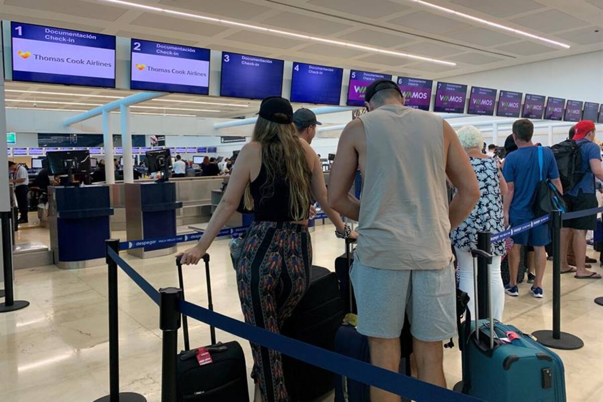475 turistas afectados tras cierre de Thomas Cook salen de México