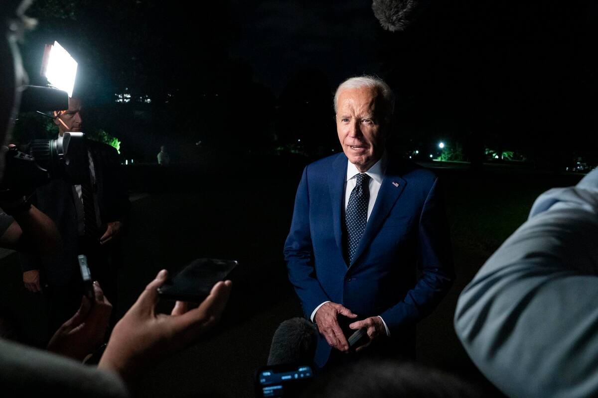 El presidente estadounidense, Joe Biden, responde a las preguntas de los periodistas después de aterrizar en Marine One en el jardín sur de la Casa Blanca en Washington, DC, EE. UU., el 30 de julio de 2024. | Crédito: EFE/EPA/Ken Cedeno/Pool