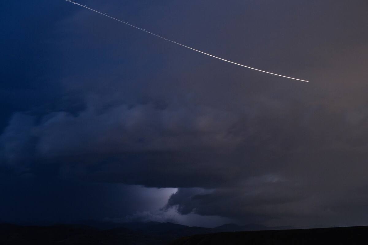 Raro meteoro bola de fuego surca el cielo diurno británico, provoca explosión sónica
