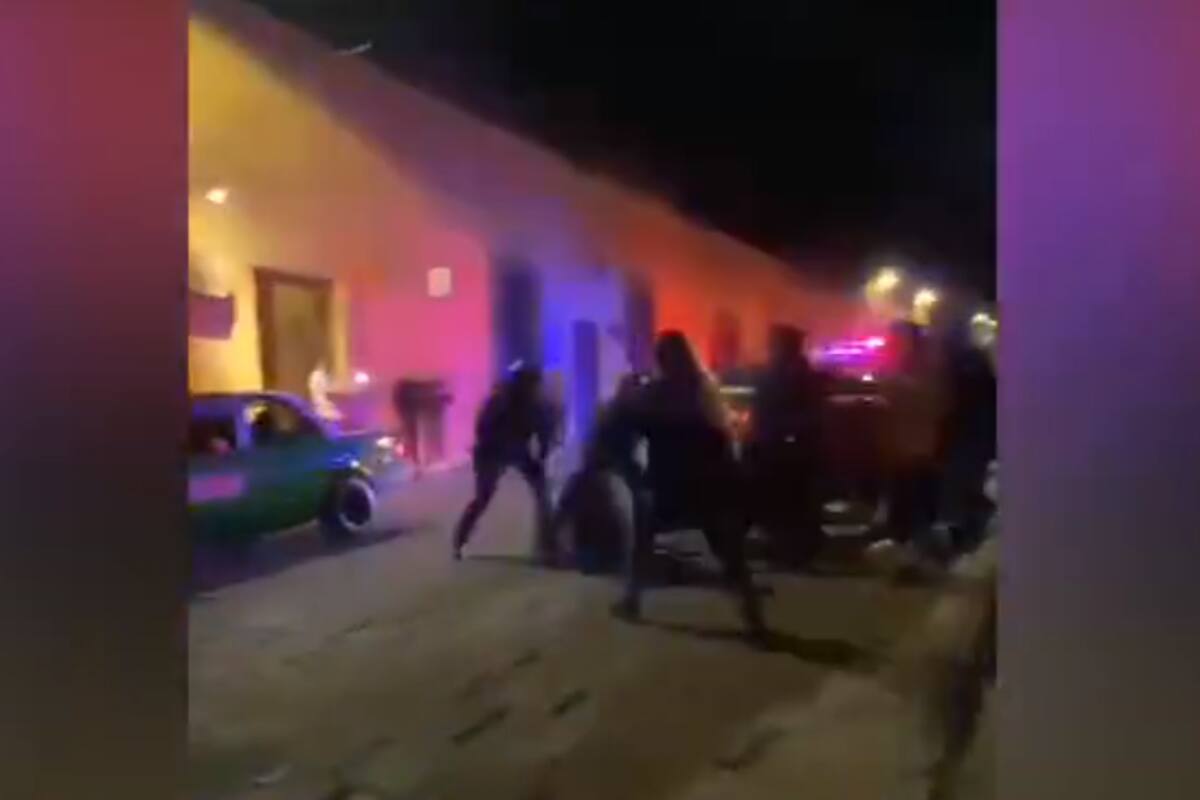 VIDEO: Corren a policías grabados agrediendo mujeres en Guanajuato