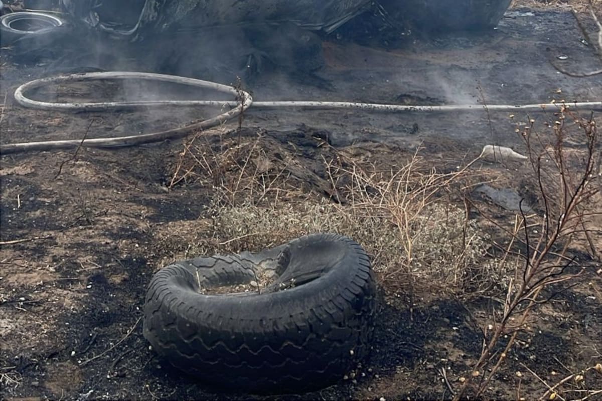 Volcadura e incendio de vehículo en Rosarito