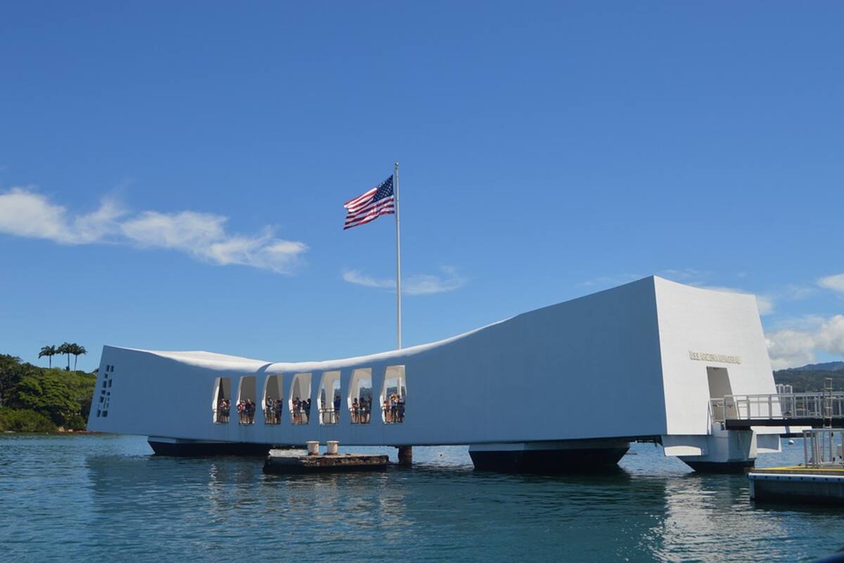 Tres sujetos armados son detenidos en la base militar Pearl Harbor