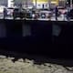 Buscan a persona que cayó a canal