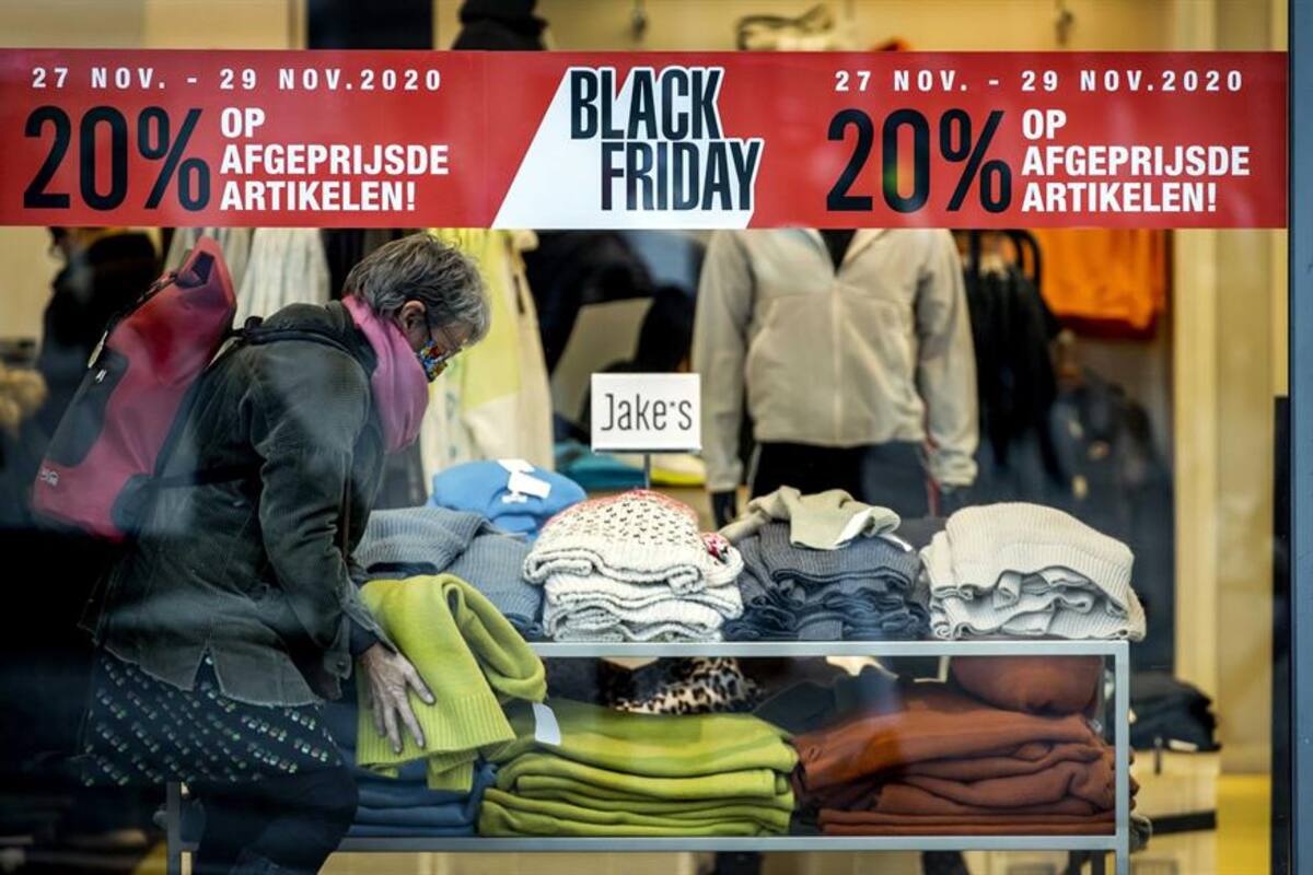 EU vive un "Black Friday" con poca expectativa y mucha compra por internet