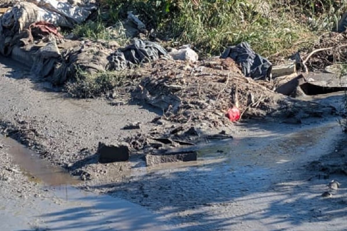 Vecinos de La Morita denuncian escurrimientos con olor a drenaje desde hace una semana