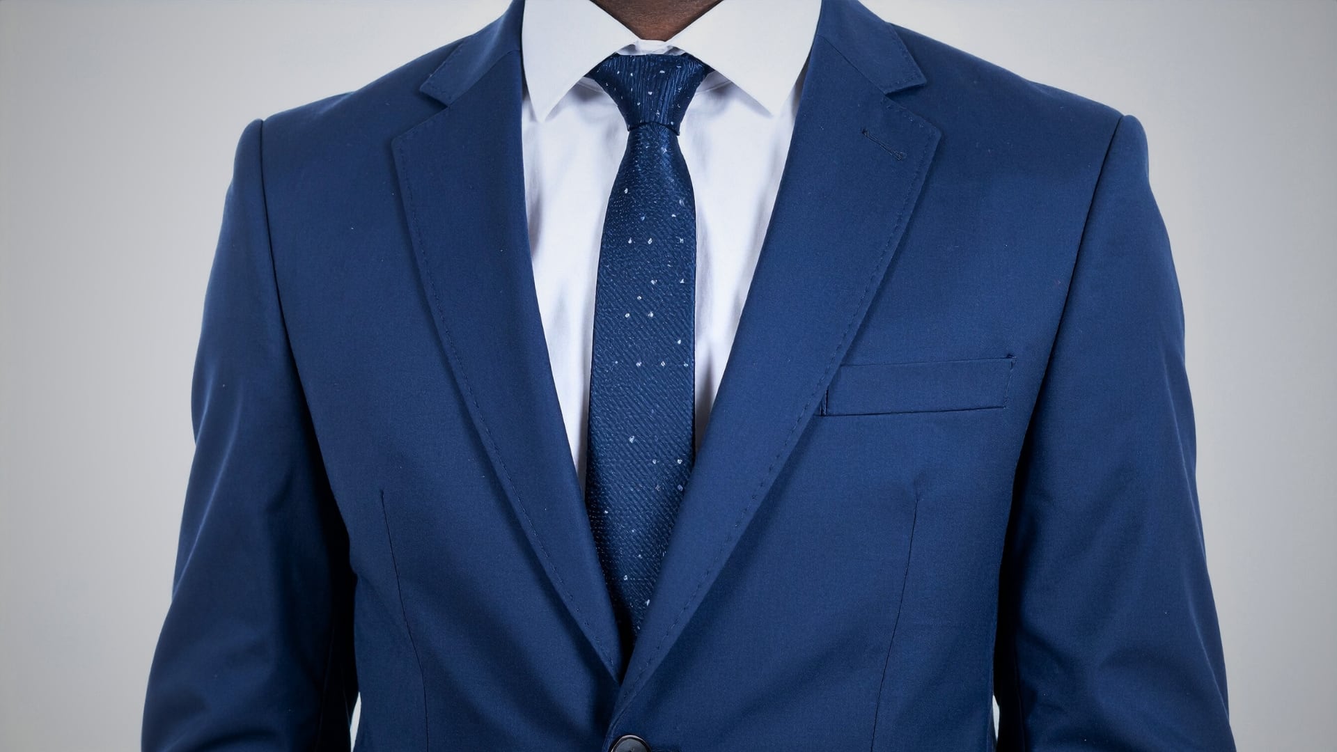 Azul marino.