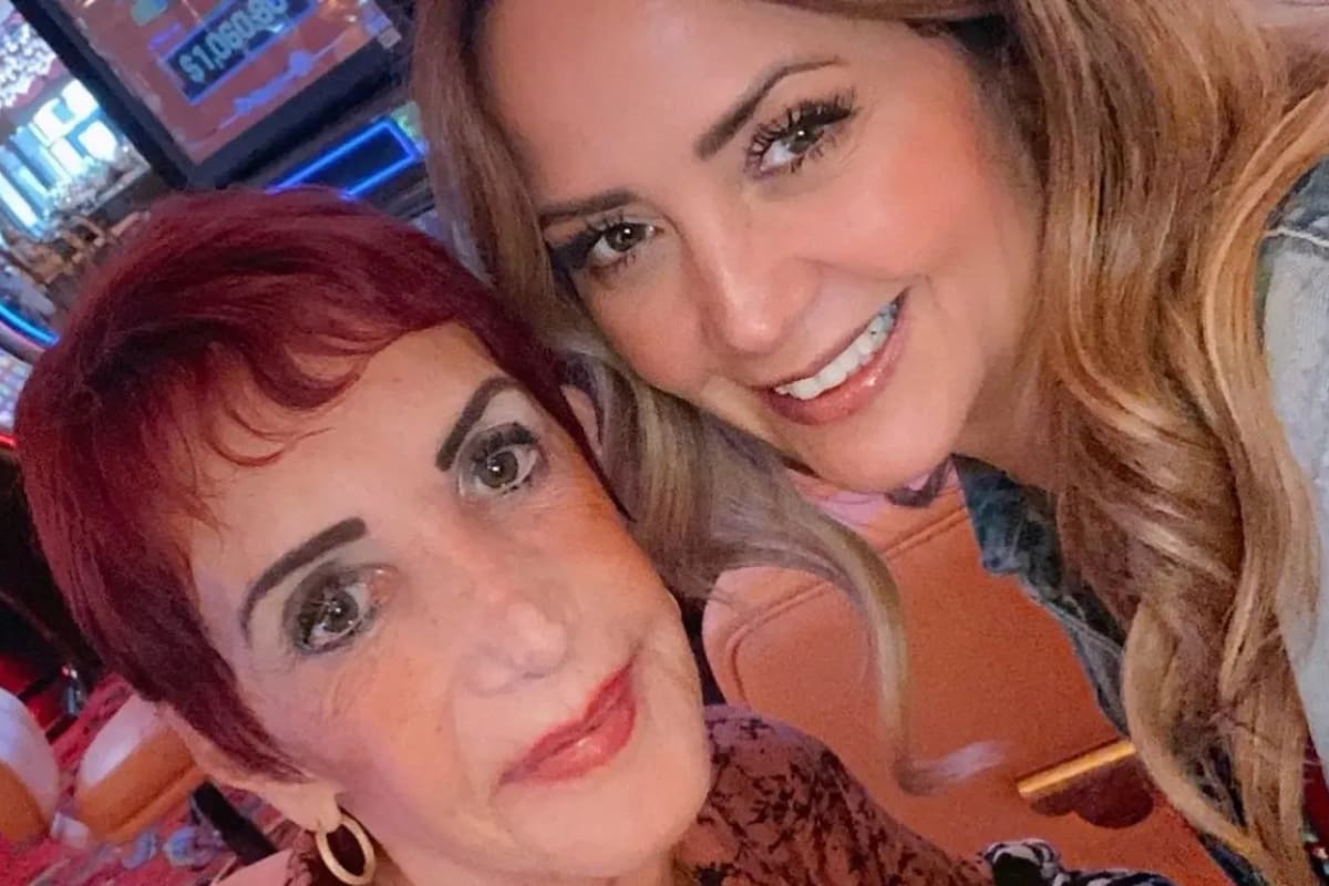 Andrea Legarreta rompe en llanto al recordar a su mamá en el programa Hoy: “Me gustaría abrazarla, olerla y besuquearla”