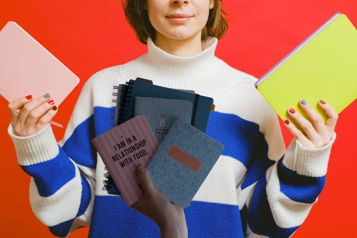 ¿Tienes hojas de cuaderno que te sobren luego del fin del ciclo escolar? Así puedes unirlas y darle una nueva vida