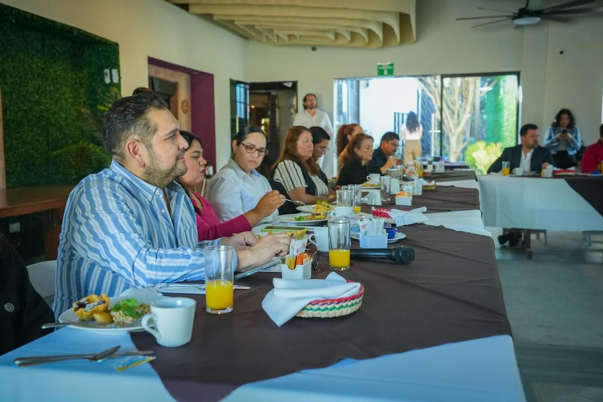 El director general de la agencia, Gabriel Palombo, explicó la estrategia gubernamental para simplificar trámites y servicios, además de escuchar el sentir del gremio gastronómico. Foto: Cortesía