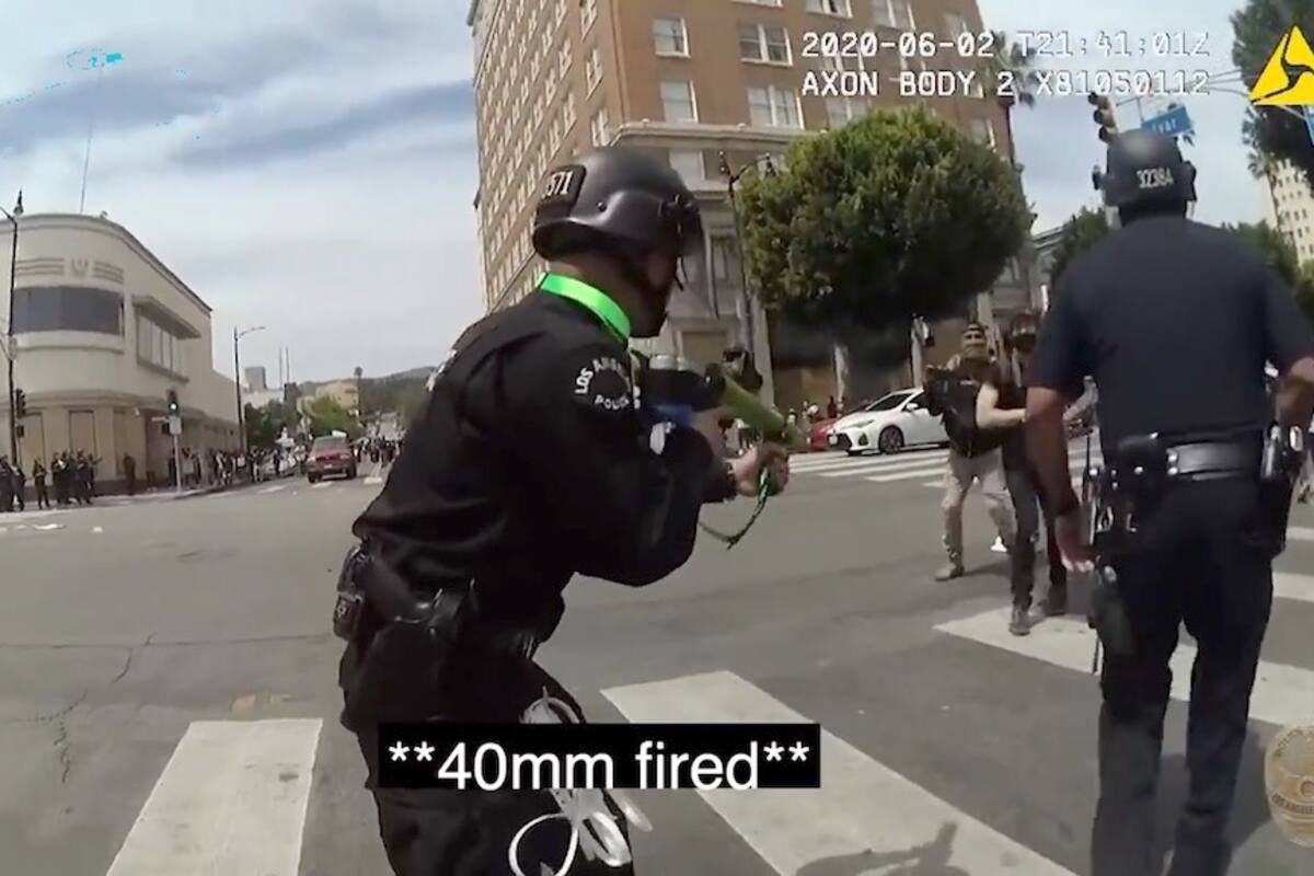 Libera Policía de Los Ángeles, California video de disparo con perdigón a manifestante de las protestas del movimiento Black Lives Matter, quien demandará