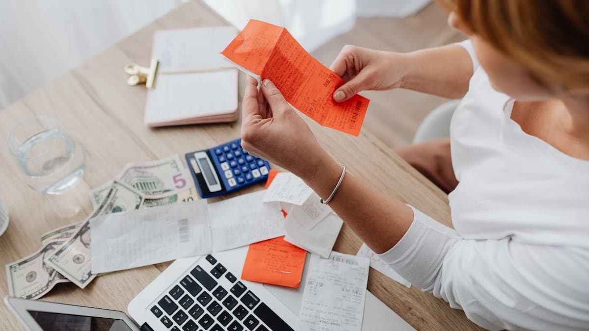 Hablar sobre dinero desde la infancia ayuda a tomar mejores decisiones financieras en la adultez y reduce riesgos relacionados con créditos, tarjetas y gastos del hogar, advierte Condusef