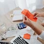 Hablar sobre dinero desde la infancia ayuda a tomar mejores decisiones financieras en la adultez y reduce riesgos relacionados con créditos, tarjetas y gastos del hogar, advierte Condusef