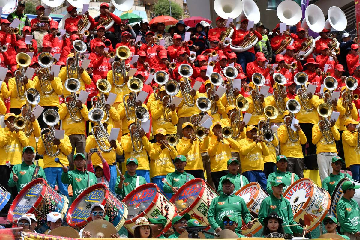 Inauguran miles de músicos uno de los carnavales más grandes de Sudamérica