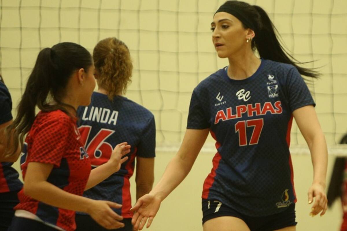 Alpha y Mikasa dominan en el voleibol de sala