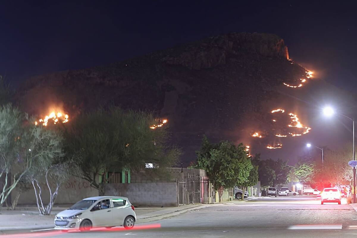 Bomberos de hermosillo atienden incendios en varios puntos de la ciudad