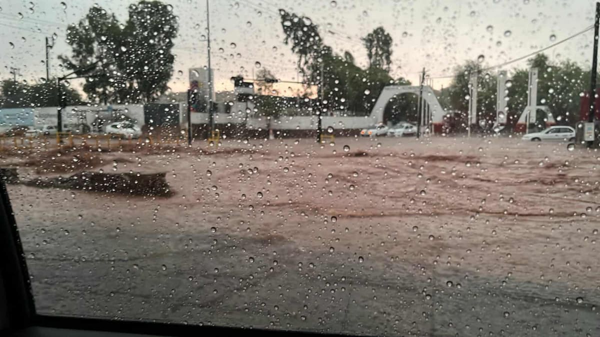 También se reportaron inundaciones en calles cercanas, incluida la avenida Tecnológico. Foto: Cortesía