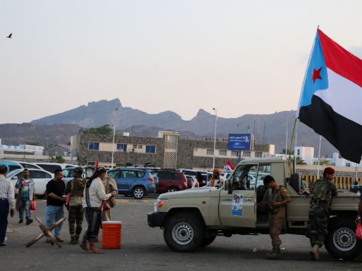 Separatistas del sur de Yemen anuncian plazo de dos años para independencia tras enfrentamientos con fuerzas de Arabia Saudita que dejaron siete muertos y más de 20 heridos