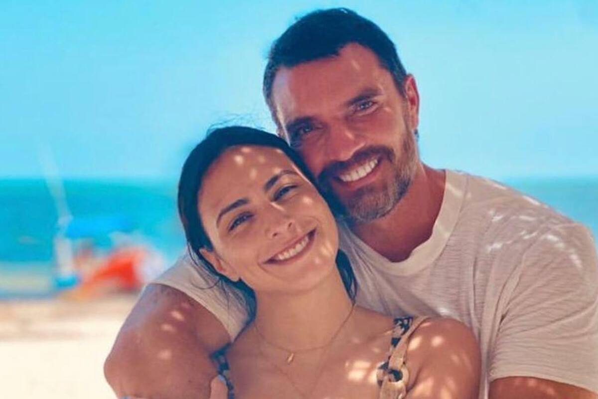 ¡Quítate, Marjorie! Julián Gil comparte un apasionado beso su nueva novia