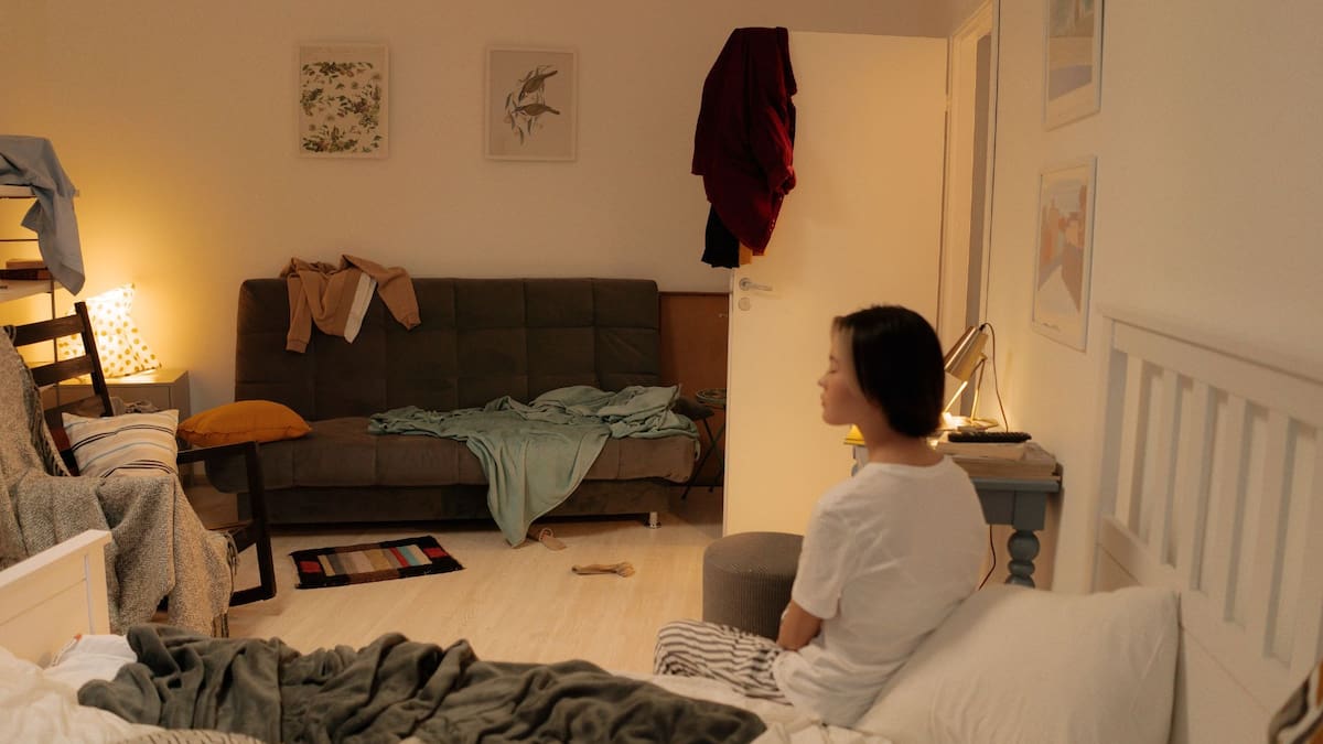 El desorden constante en la habitación va más allá de la pereza y refleja problemas de procrastinación e indecisión, provocando un aumento en los niveles de estrés y fatiga mental del individuo, según la psicología