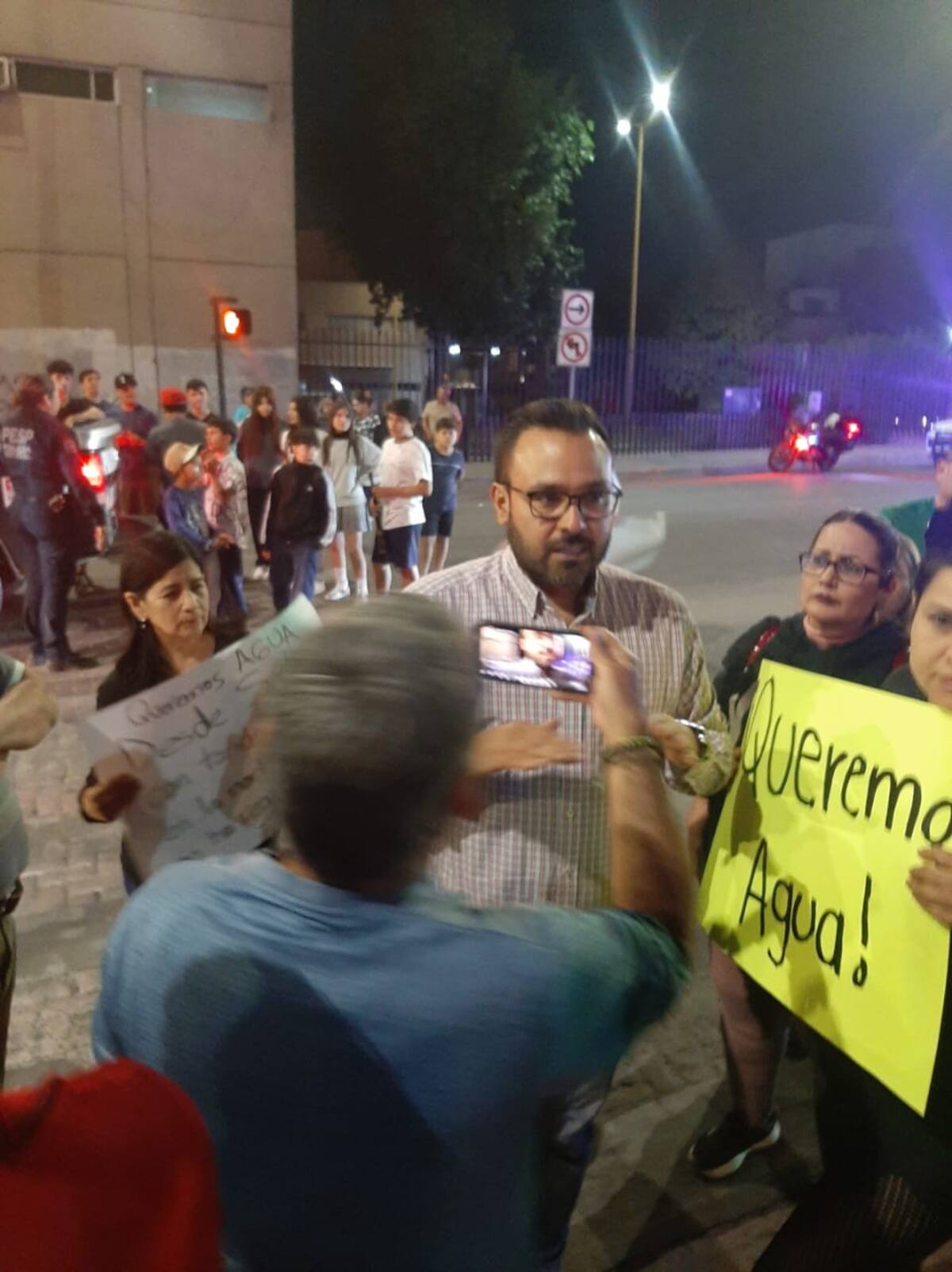 el director de Asuntos Políticos, Luis Miguel Vargas Delgado prometía ver una solución "el día de mañana". / Imagen por Gabriela Rivera P.