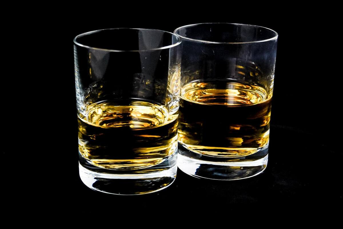 Suman 14 intoxicados por beber alcohol adulterado en Coahuila
