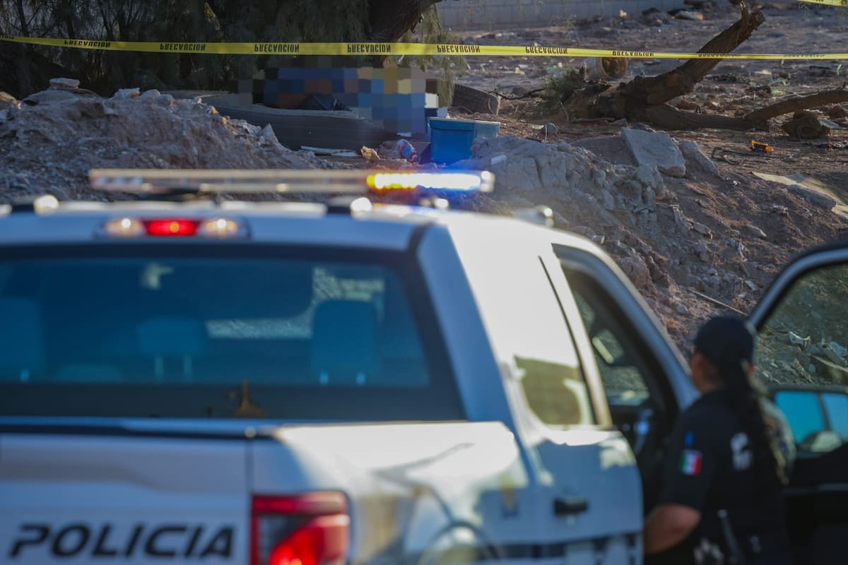 Encuentran a hombre sin vida junto a dren de Condesa