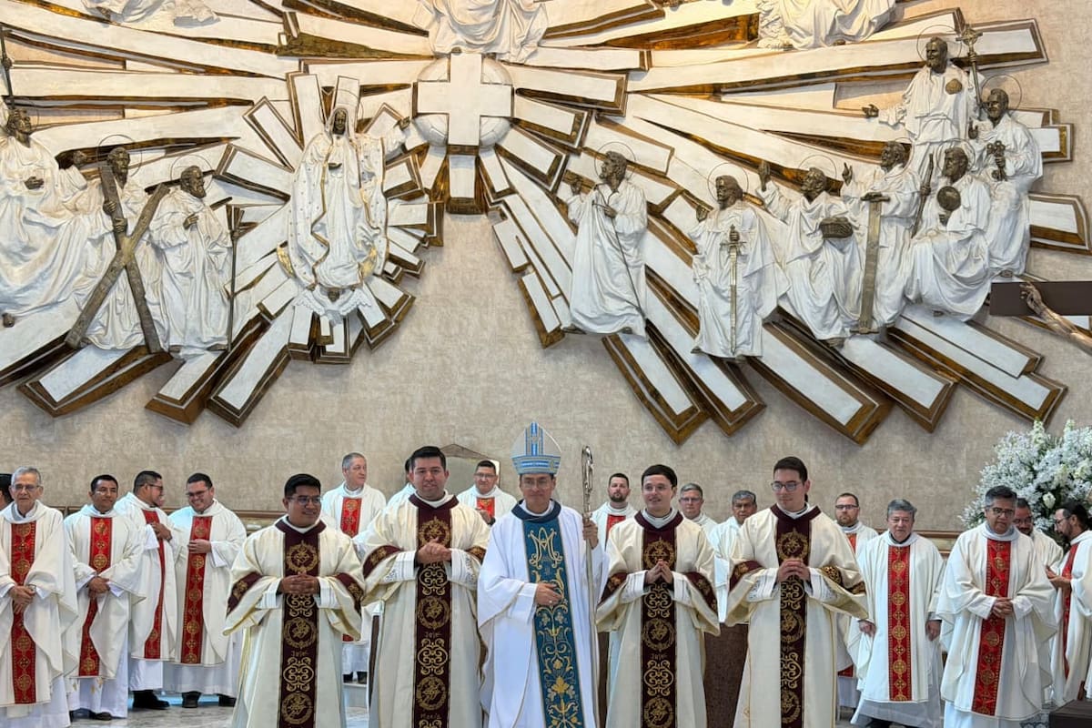 Ordenan a cuatro nuevos diáconos en la Catedral del Sagrado Corazón de Ciudad Obregón