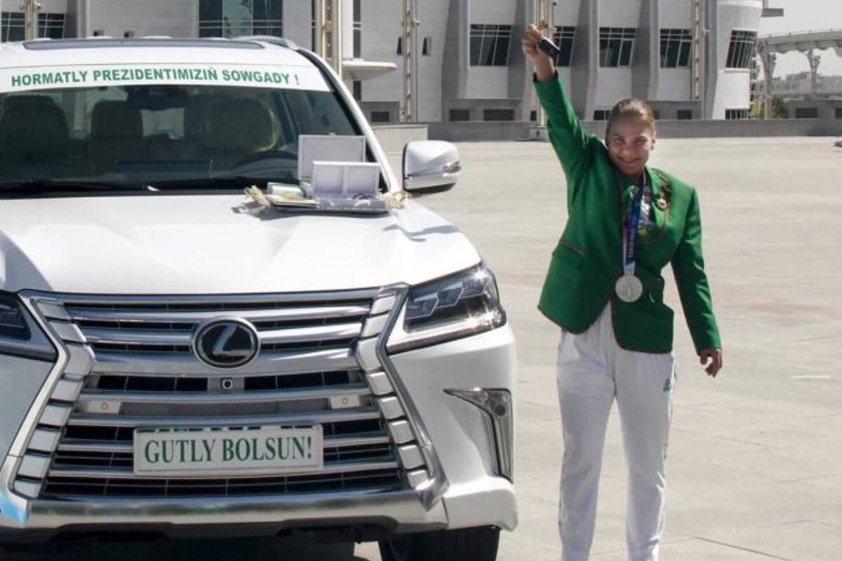 Juegos Olímpicos: Los lujosos premios que recibió Polina Guryeva, primera medallista de Turkmenistán