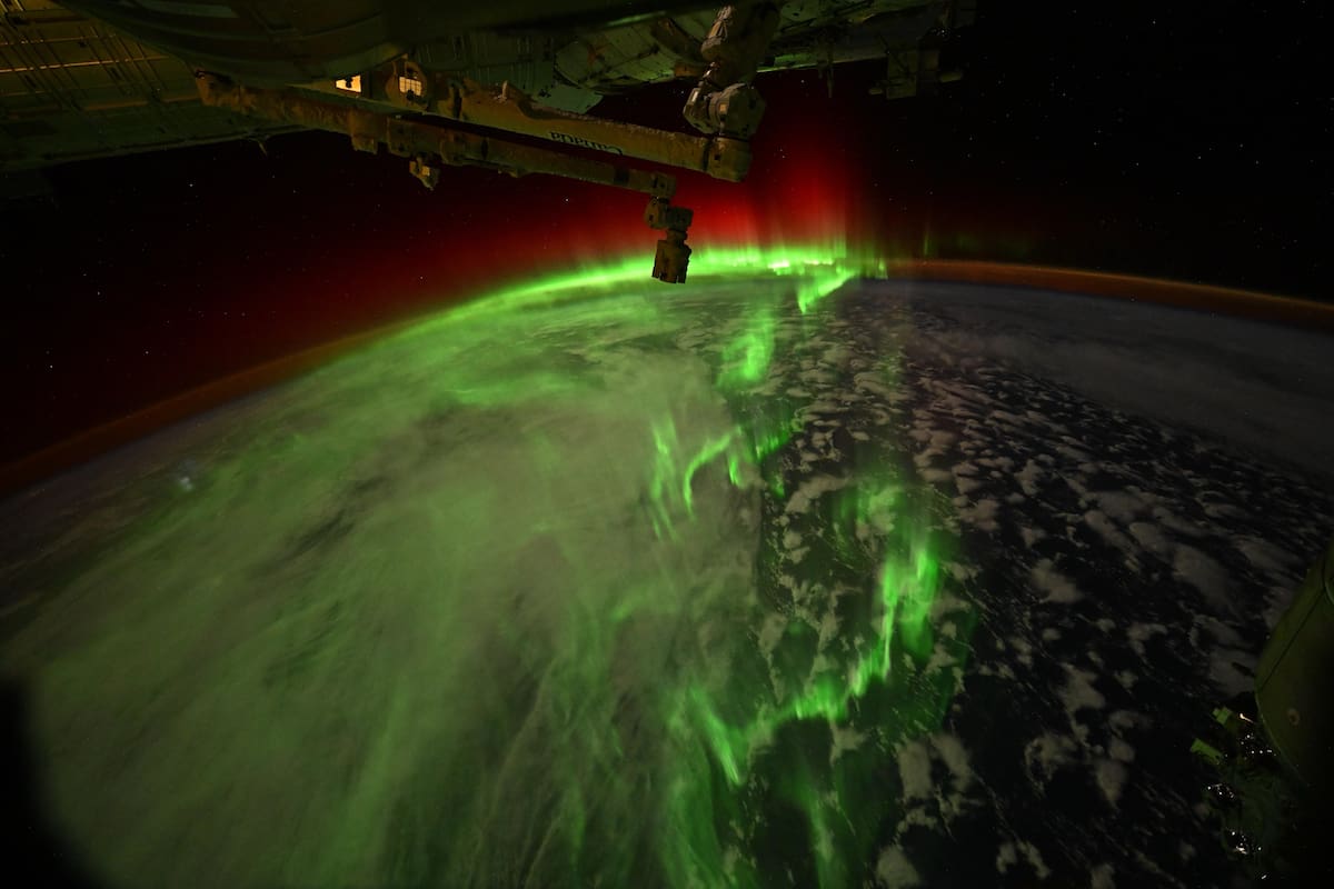 Jessica Meir, integrante de la misión Crew-12 de SpaceX, compartió en X varias fotografías de la aurora austral.