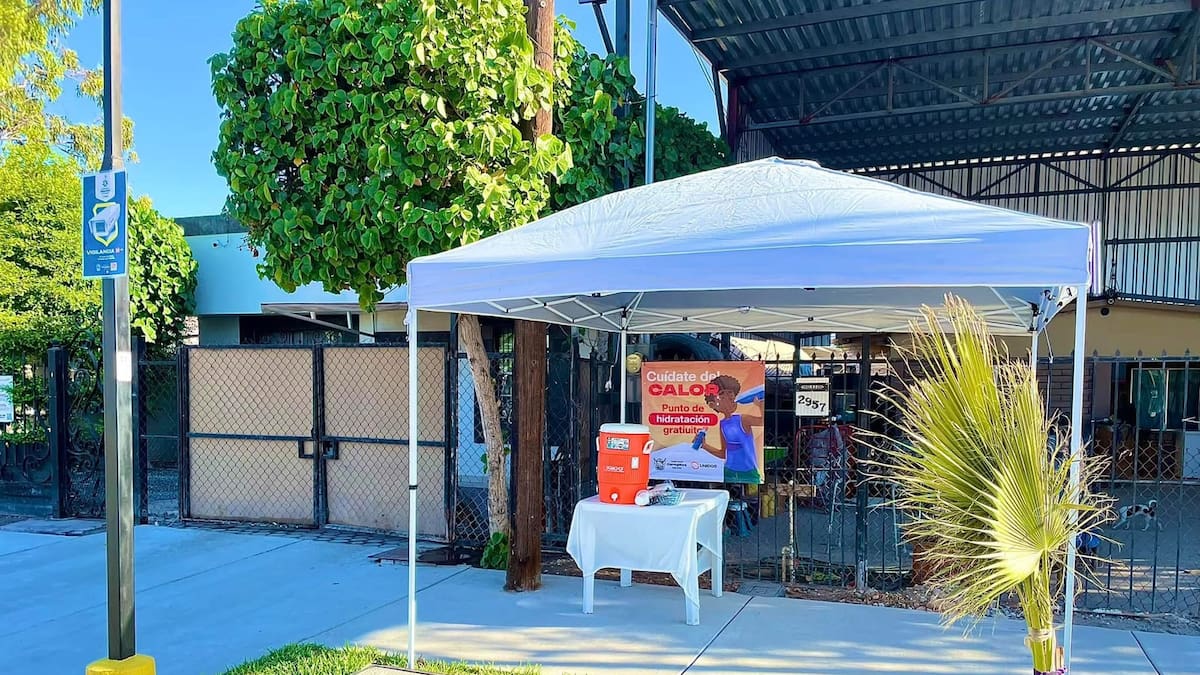 “El agua es para todos, nadie debe pasar calor”: Margarita instaló su punto de hidratación en colonia Corregidora, ayudando a cientos de necesitados