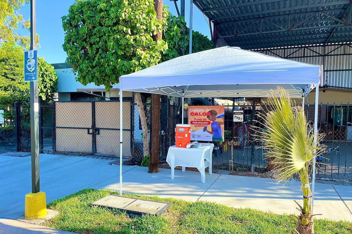 “El agua es para todos, nadie debe pasar calor”: Margarita instaló su punto de hidratación en colonia Corregidora, ayudando a cientos de necesitados