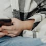 Proponen limitar celulares también en casa para prevenir violencia digital en menores