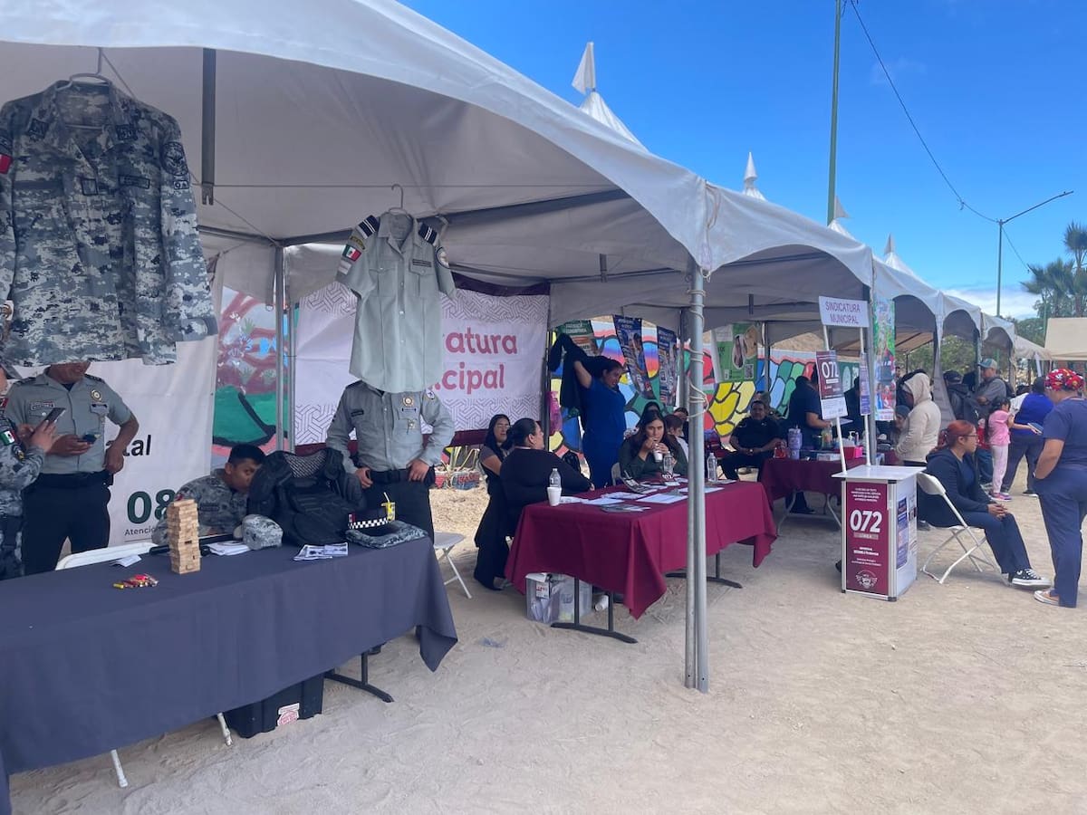 Gobiernos municipal, estatal y federal llevaron módulos de atención, trámites y brigadas comunitarias a vecinos de Ampliación Plan Libertador en Rosarito. Foto: Carmen Gutiérrez