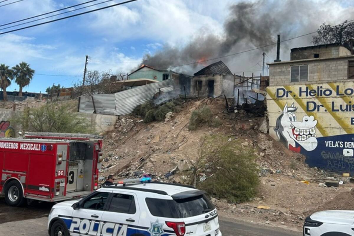 Incendio deja daños en tres casas de la colonia Primera Sección