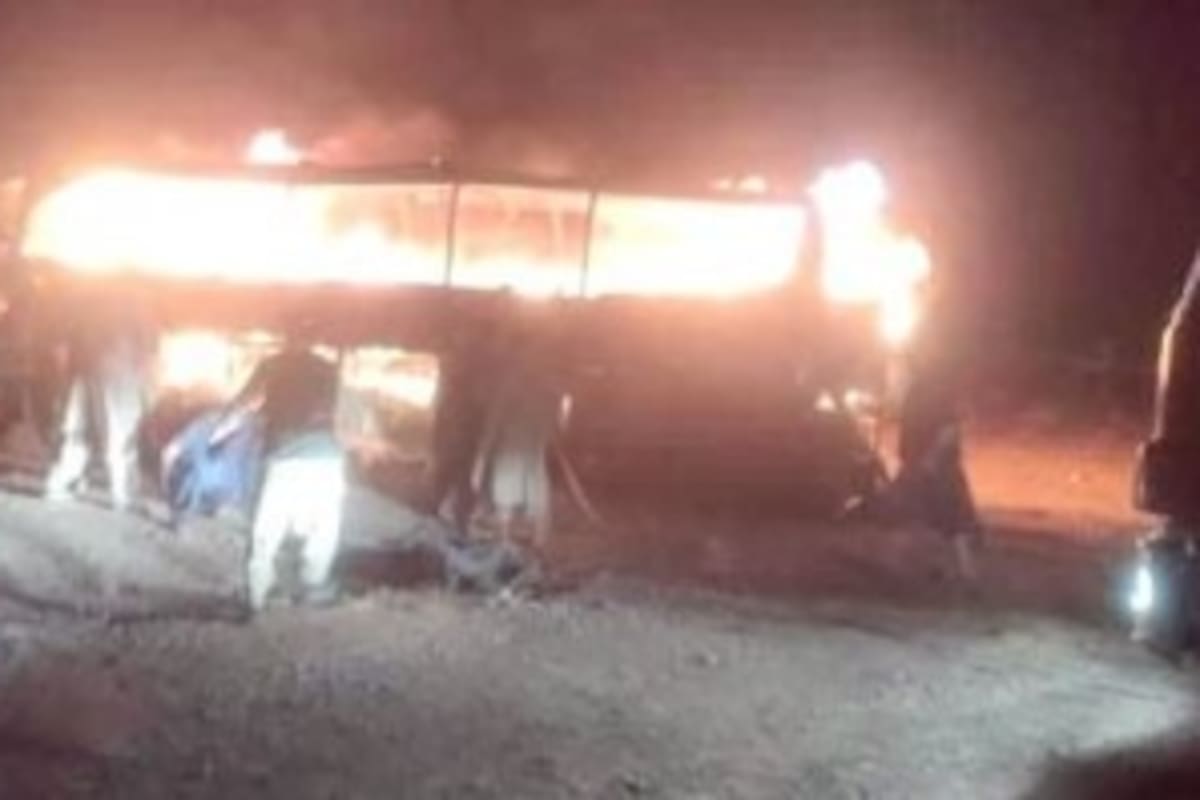 Accidente de autobús que transportaba a migrantes deportados desde Irán deja más de 70 muertos
