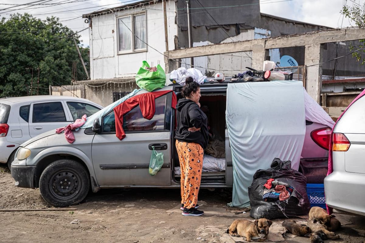 Víctimas de incendio en Morita viven en una vagoneta y piden apoyo para reconstruir su hogar