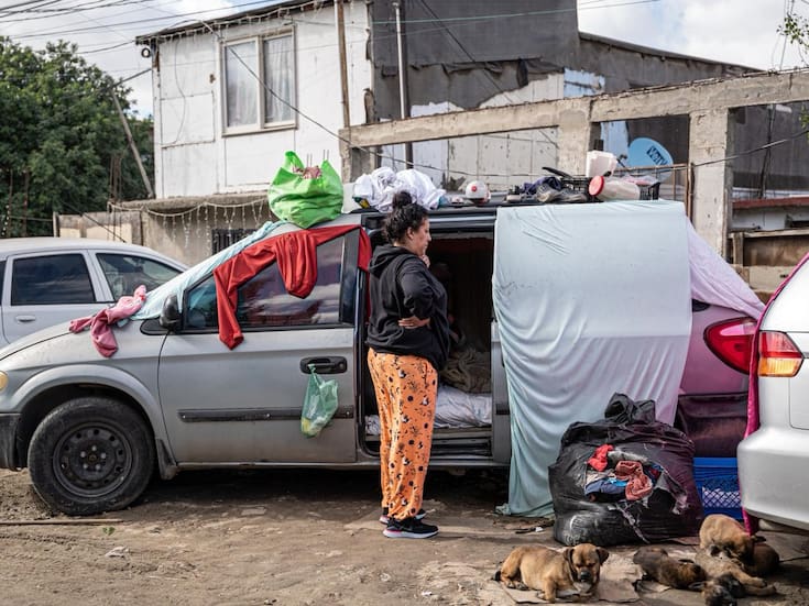 Víctimas de incendio en Morita viven en una vagoneta y piden apoyo para reconstruir su hogar