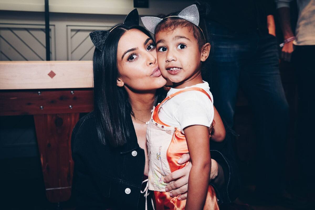 Hija de Kim Kardashian protege a su mamá de Covid-19
