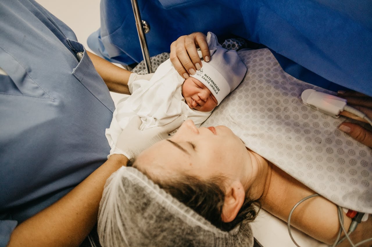 La medida aplica tanto para las semanas prenatales como postnatales, las cuales deben contabilizarse como tiempo efectivamente trabajado.