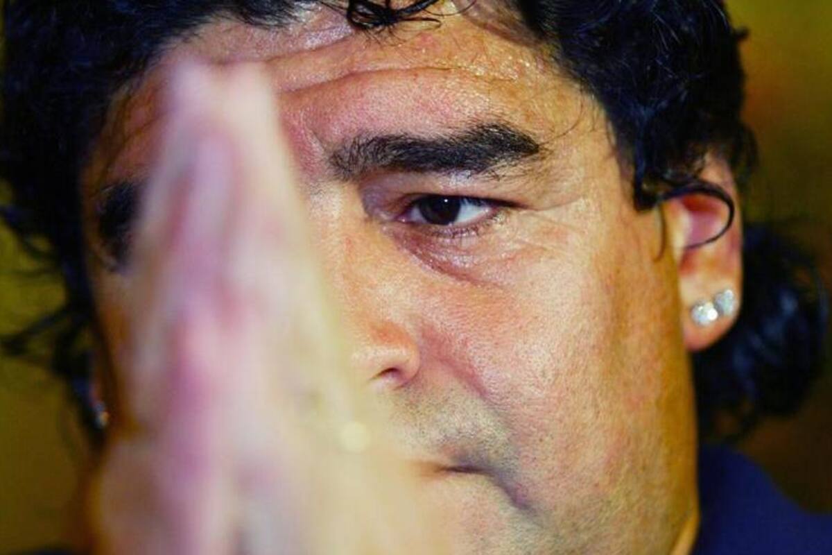 China y Hong-kong le dan un conmovedor adiós a Maradona