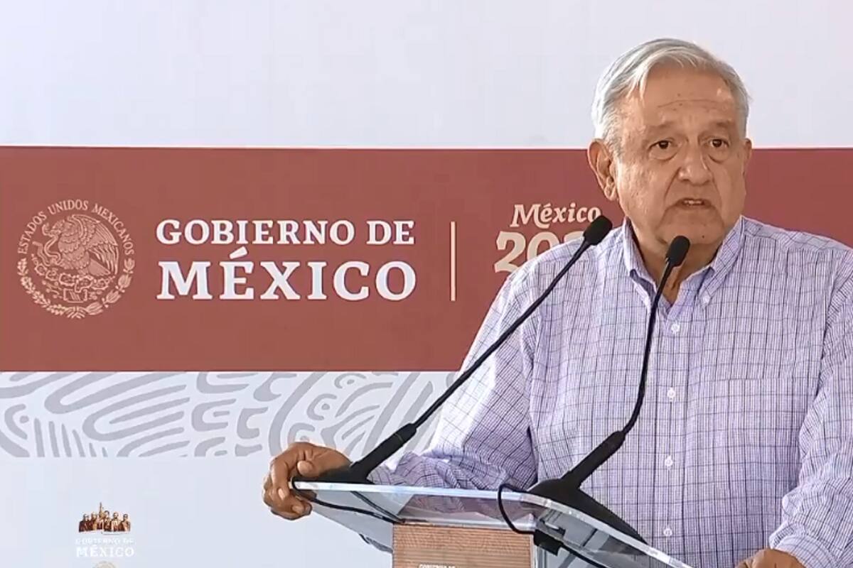 Asiste AMLO a funeral de Celeste Batel, esposa de Cuauhtémoc Cárdenas