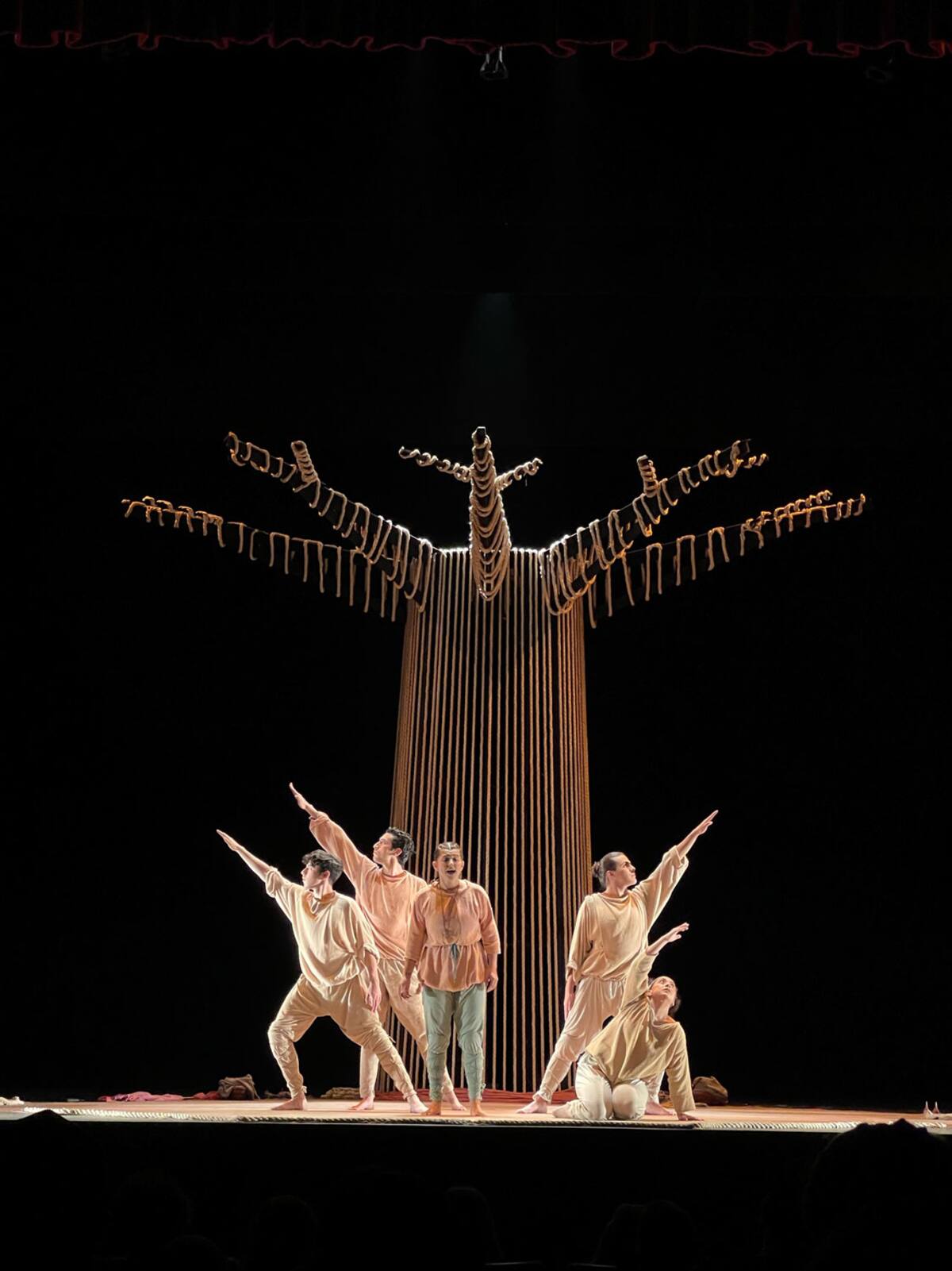 El proyecto cuenta con las actuaciones de Kariam Valenzuela, Miguel Rodríguez, Sara Ramírez, Luis Calva y Jassiel Santillán.