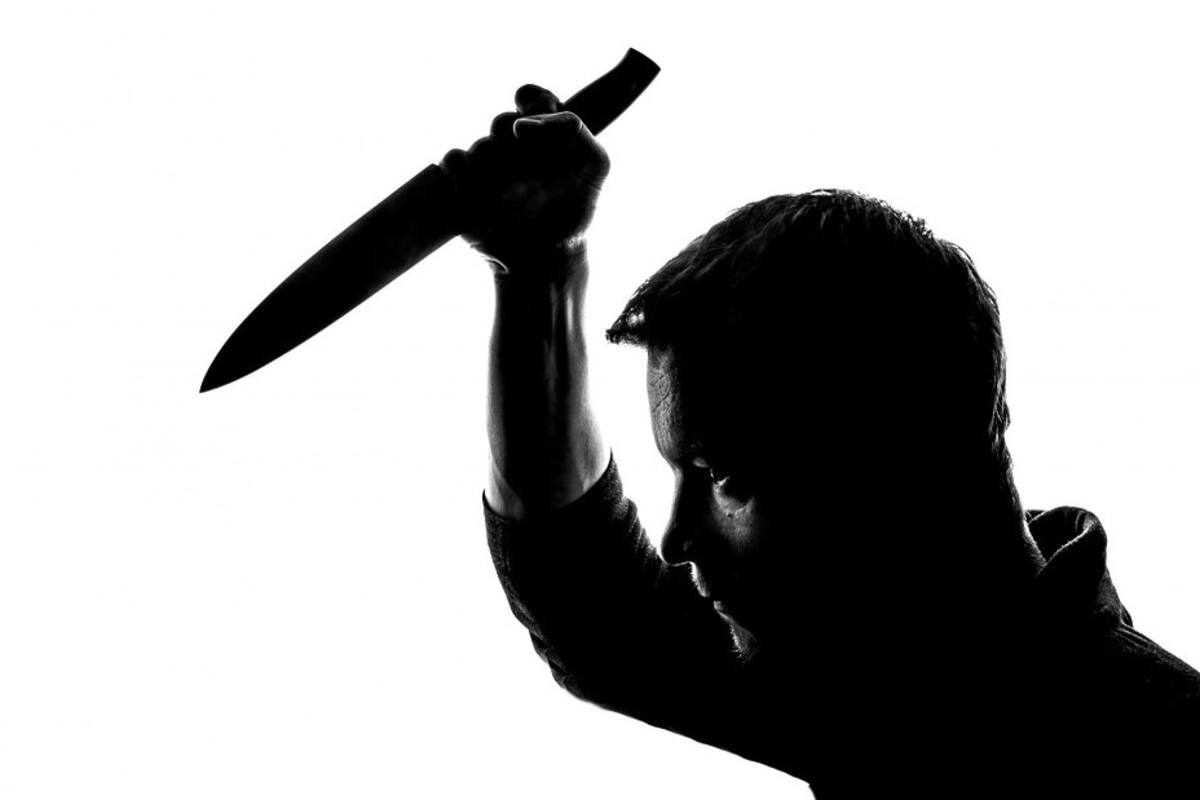 Sin motivo alguno, hiere con cuchillo a su propia madre