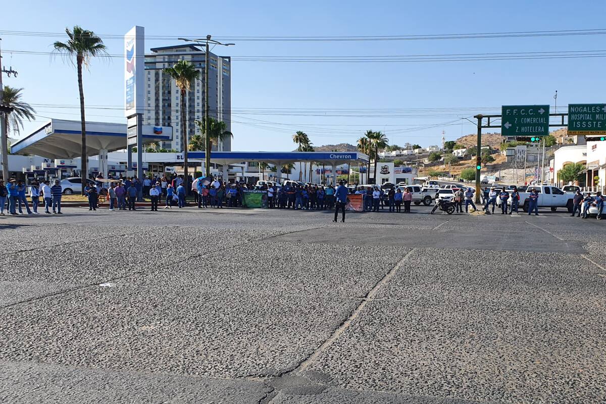 Toman calles de Hermosillo miembros del Sindicato de Ayuntamiento y externan sus demandas