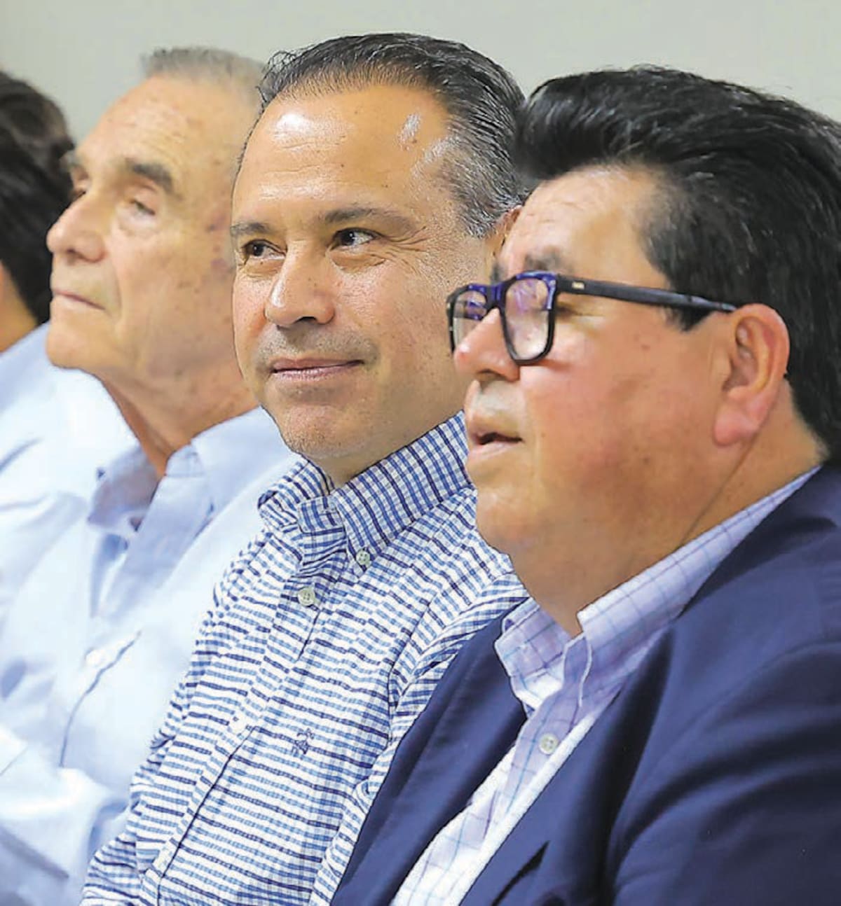 En la foto aparecen el ex alcalde Guatimnoc Yberri, el alcalde Antonio Astiazarán y el rector Julio César Mendoza Urrea. FOTO: ELEAZAR ESCOBAR